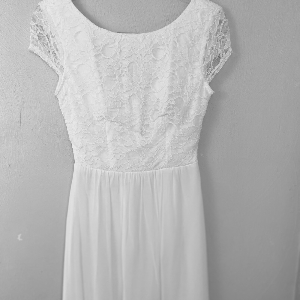 Girl. B. Darlin White Laced Floral Dress. Sz 5.